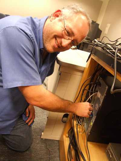 steinmetz checking computer