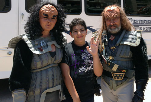 Klingons get a Vulcan salute from cub reporter Shor Masori
