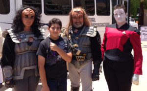 Shor Masori Klingon greeting to Klingons and an Android at San Diego County Fair preview