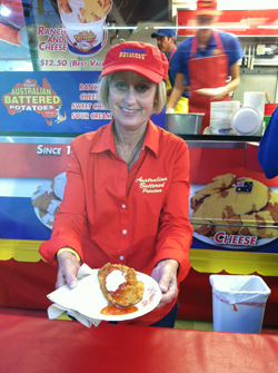 Carmel Dyer of Australian Battered Potatoes holds up this reporte'rs favorite of the evening, Australian battered potato with sweet chili and cream (hold the bacon). Downright addictive if you ask me ;-)