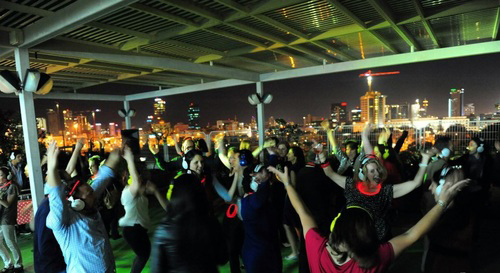 A "silent disco" on the roof of the Tel Aviv-based Reuth Medical Center for more than 180 young adults from seven different countries, arranged last year by Reuth's Young Leadership Division. Credit: Reuth.