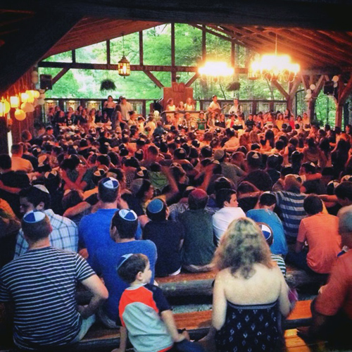 Coed campers singing in the Elmore Solomon Chapel (Courtesy Blue Star Camps)