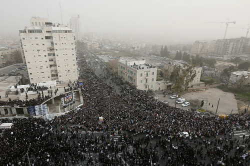 Hundreds of thousands of haredi Jews on Sunday attend a massive protest in Jerusalem against a proposed plan to introduce compulsory military service to the haredi community. Credit: Miriam Alster/Flash90, via JNS.org
