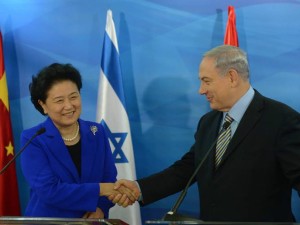 China's Vice Premier Liu Yandong is greeted in Jerusalem by Israel's Prime Minister Benjamin Netanyahu.  (Photo: Government Press Office)