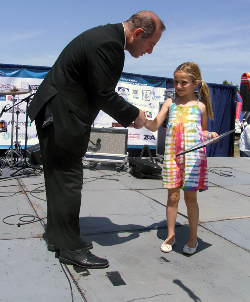 Uri Resnick, deputy consul general of Israel, formally congratulates San Diego Jewish Academy kindergartner Alexandra David for winning an art contest saluting Israel