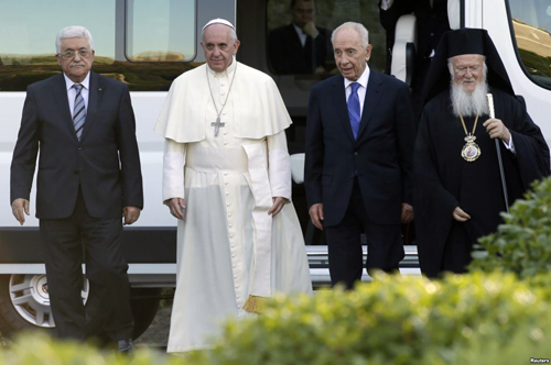From left, Mahmoud Abbas, Pope Francis, Shimon Peres, Patriarch Bartholomew (Photo: Voice of America News)