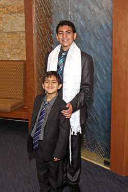 Shor and brother Sky at bar mitzvah rehearsal