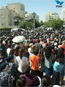 Services at Elad for Eyal Yfrach. Credit: Tehila Damary / Tazpit News Agency.