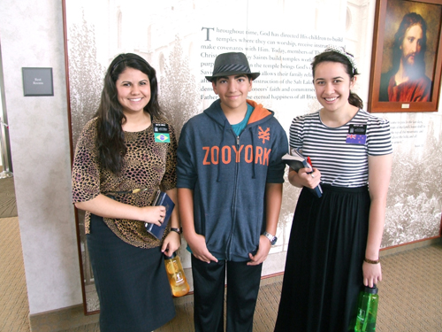 Shor and "sister guides" from Brazil and New Zealand