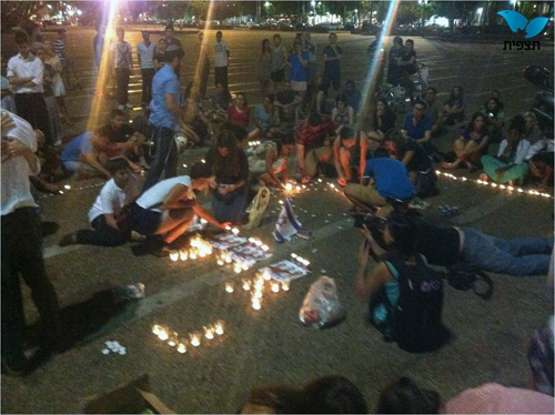 Impromptu memorial three murdered Israeli teens