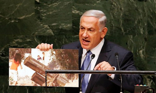 Netanyahu displays photo of Palestinian children playing by Hamas rocket launcher