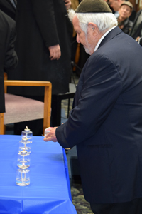 Benjamin Gurfinkel, Holocaust survivor, lights memorial candles for Jewish victims of Paris massacre