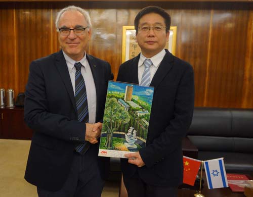 Prof. David Faraggi, the University of Haifa Rector and Prof. Chen Qun, President of ECNU.