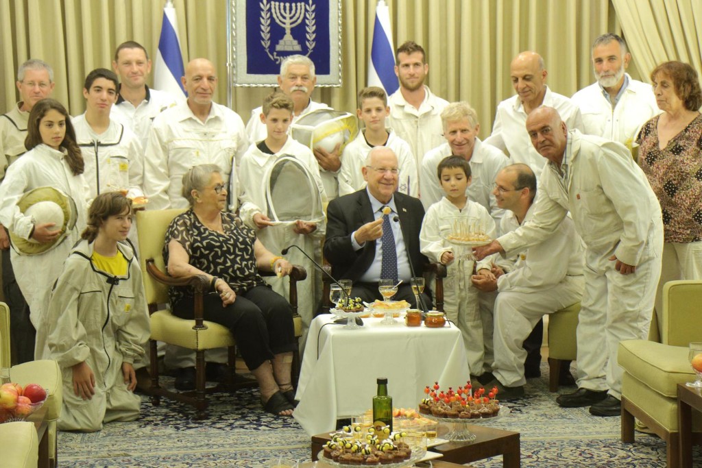 Israeli beekeepers, dressed in their white protective uniforms, are hosted by President Reuven Rivlin and First Lady Nechama Rivlin in the President's Residence in Jerusalem, August 30. (Photo: Hillel Maeir, Tazpit News Agency)
