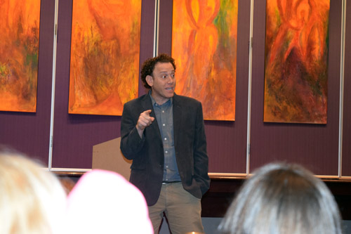 Rabbi Yoav Ende speaks with students at Tifereth Israel Synagogue during a scholar-in-residence weekend Jan. 29-31, 2016