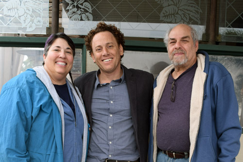 Rabbi Yoav Ende is flanked in San Diego by his wife's cousin, Giela Gray, and her husband Alan Goldenberg.
