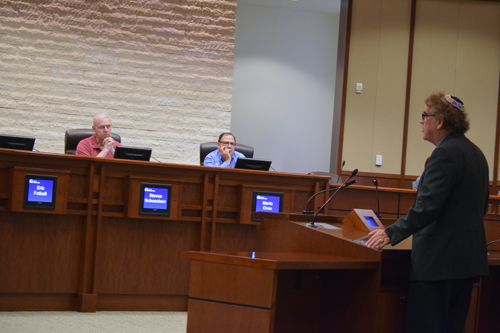 Rabbi Michael Leo Samuel testifies at Historic Preservation Commission hearing. In background are Commissioners Steven Schoenherr and Mario Orso