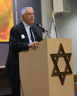 Editor Donald H. Harrison introduces a speaker at Tifereth Israel Synagogue (Photo: Shor Masori)