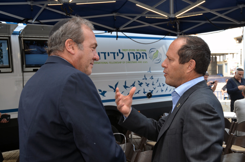 Rabbi Exkstein and Mayor Barkat converse in front of Jerusalem's new mobile command center